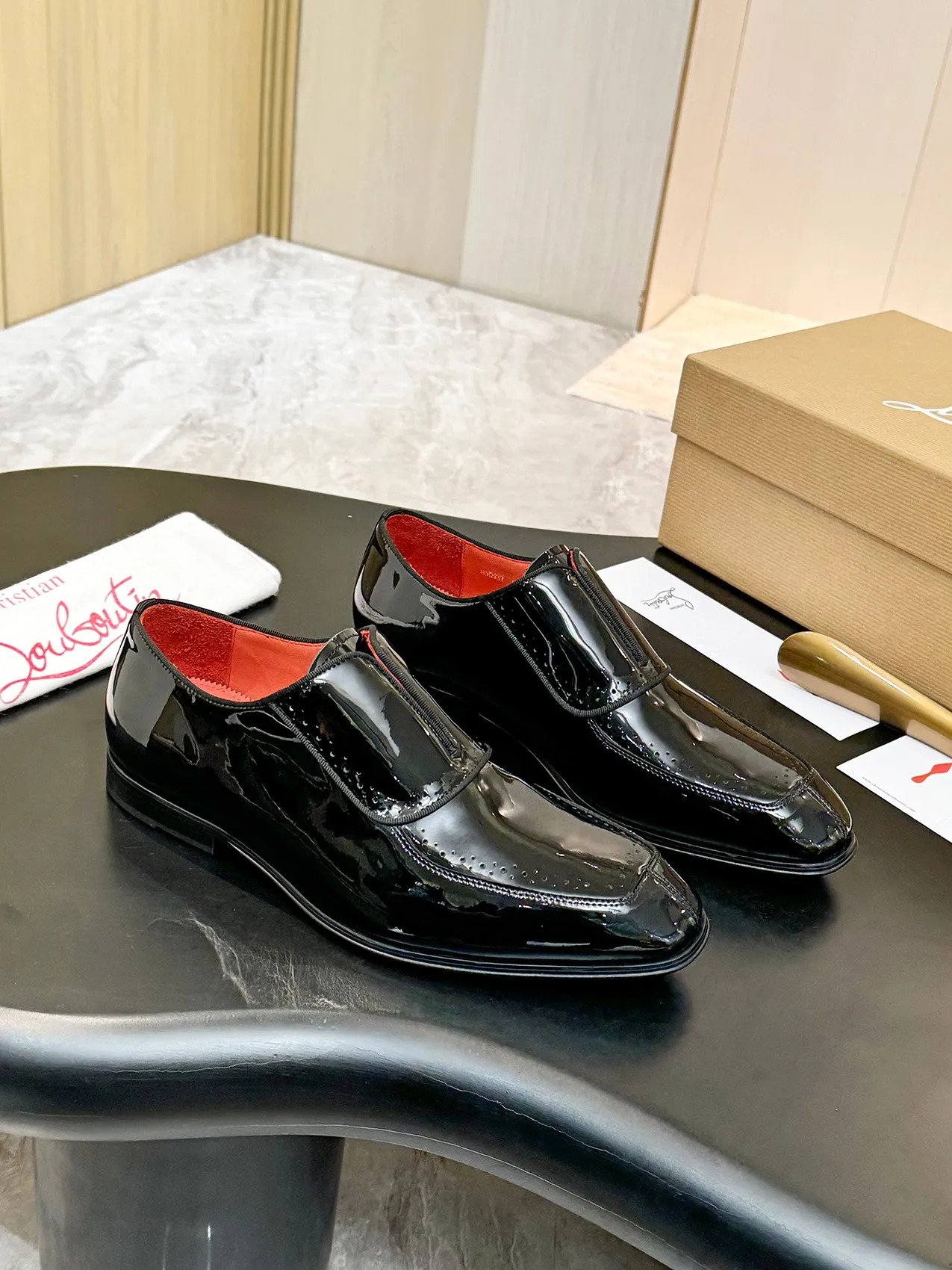 💰960 ••New real shots••CL～High-end men’s 👔Casual•loafers with red soles! ••🆑Genuine and top-quality goods from original orders ••✅💯 Purchase goods from top-quality original orders! Original imported patterned cowhide ➕Imported cowhide lining ➕Cowhide feet ➕Original leather outsole~🉑️Feel free to compare the authentic ones! Size: 39-44 (38.45.46.47 can be customized)
